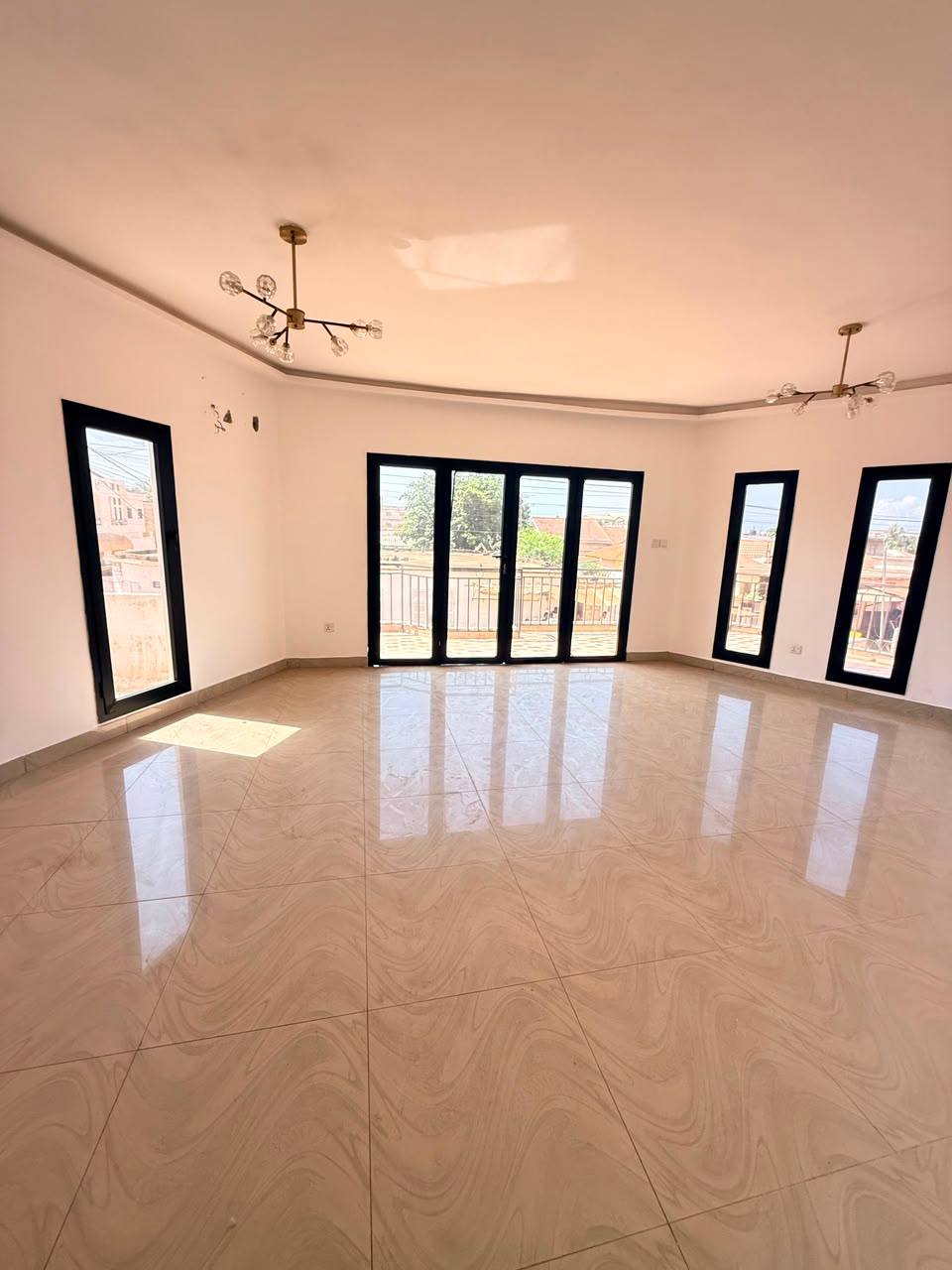 Villa de 5 chambres à Nyékonakpoè (Lomé)